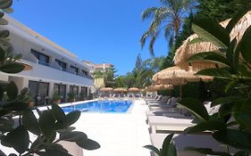 Paradise Hotel & Bar